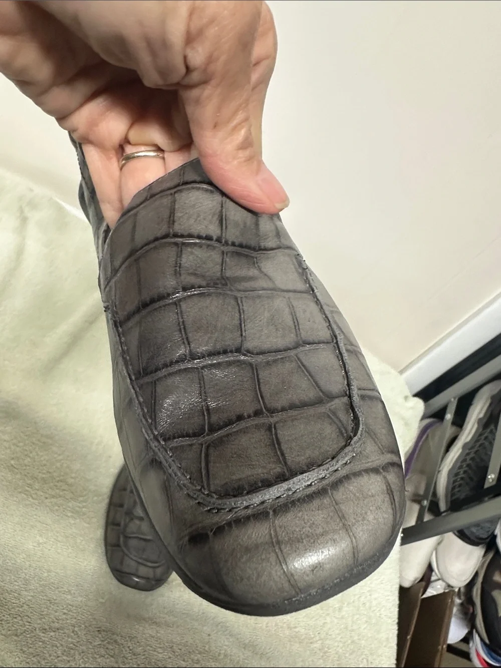 Easy Spirit croc embossed